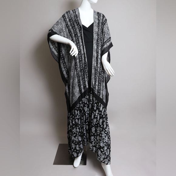 Black Maxi Free Flow Paisley Duster Kimono - Picture 3 of 4